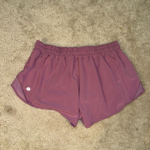 Lululemon Hotty Hot Low Rise Lined Short 2.5” - Velvet Dust - Size 10 - Picture 3 of 4